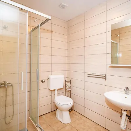 4 Bedroom In * Lisane Tinjske