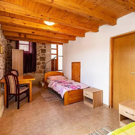 4 Bedroom In * Lisane Tinjske