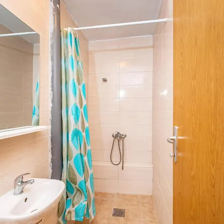 4 Bedroom In Lisane Tinjske