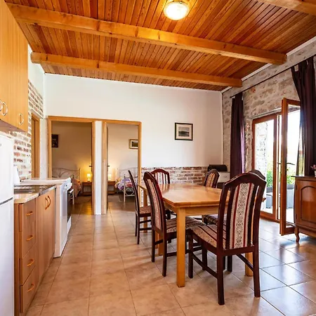 4 Bedroom In Ferienhaus Lisane Tinjske
