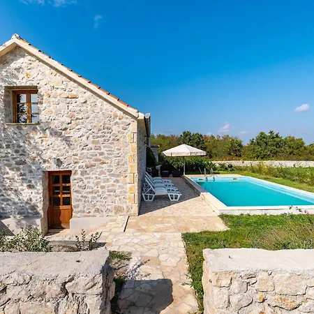4 Bedroom In * Lisane Tinjske