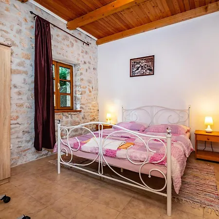 4 Bedroom In * Lisane Tinjske