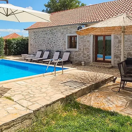 Дом отдыха Four-bedroom In