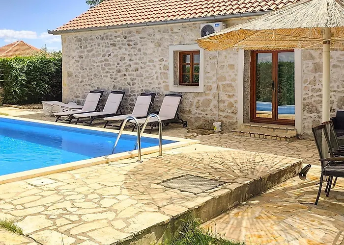Four-bedroom In Дом отдыха Lisane Tinjske