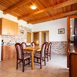 別荘 Four-bedroom In Lišane Tinjske