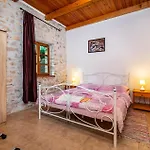 Four-bedroom In * Lišane Tinjske