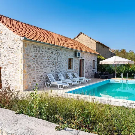 Four-bedroom In Lisane Tinjske