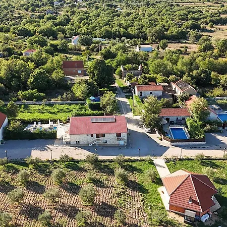 Tolles Zuhause In Lisane Tinjske Ferienhaus Lisane Tinjske