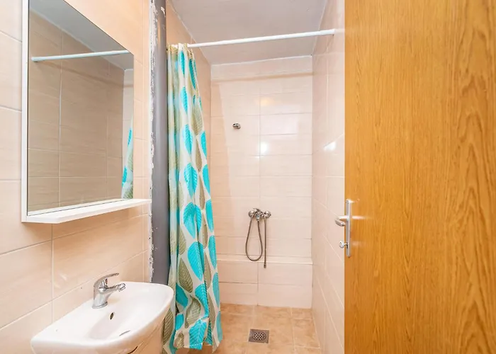 Four-bedroom In Lisane Tinjske