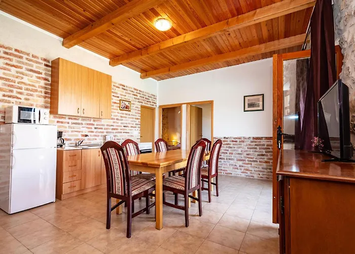 Dom wakacyjny Four-bedroom In Lisane Tinjske