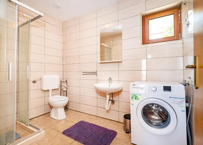 Four-bedroom In Holiday home *