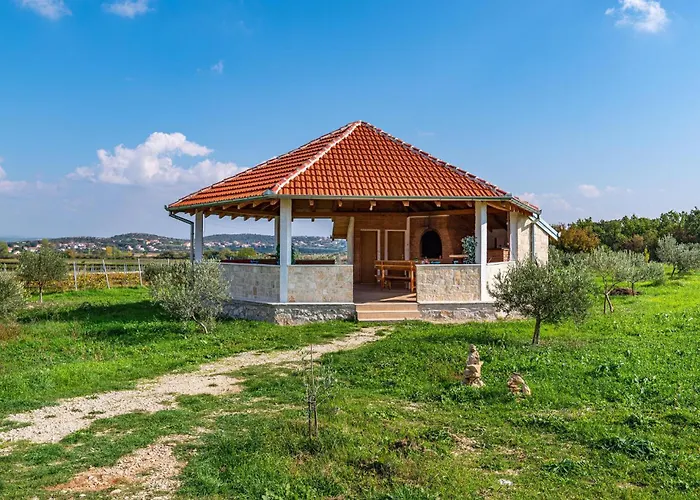 Four-bedroom In Holiday home Lisane Tinjske